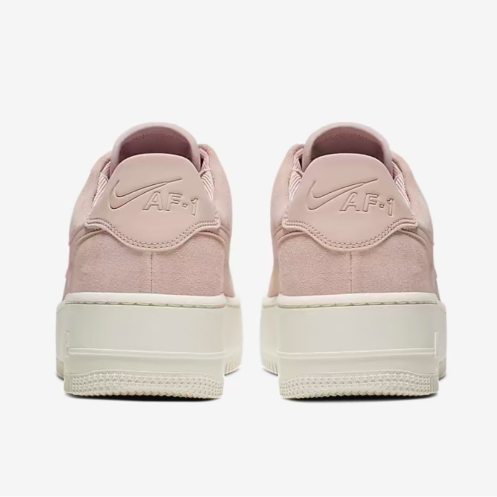 Nike WMNS Air Force 1 Sage Low
Platform Sneakers
Particle Beige/Phant
AR5339-201 - Picture 16 of 16
